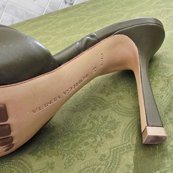 Gorgeous Bottega Veneta Lido Quilted Army Green Heels - Picture 5 of 7